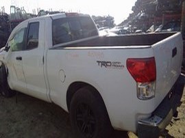 2010 TOYOTA TUNDRA WHITE, EXTD CAB, 5.7L AT, 4WD.  Z24915